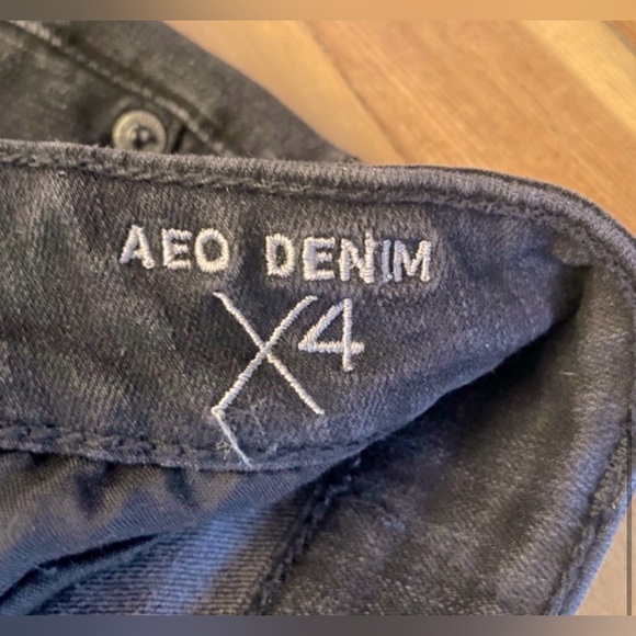 American Eagle Outfitters High Rise Shortie Jean
Shorts 360 Super Stretch Size 2 - Picture 5 of 5